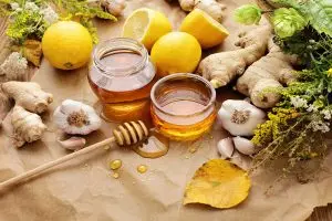 علاج التهاب الحلق بالأعشاب في المنزل