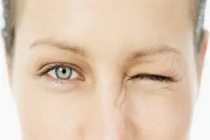 متى تصبح رفة العين خطيرة؟