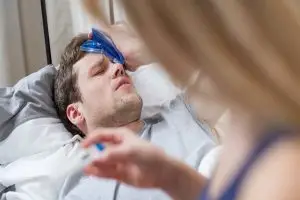 ما أعراض حمى البحر الأبيض المتوسط ​​العائلية (FMF؟