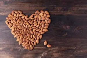 ما هي فوائد اللوز النيء للمتزوجين؟