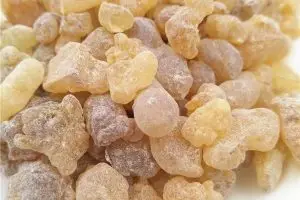 فوائد لبان الدكر على الريق للرجال والنساء