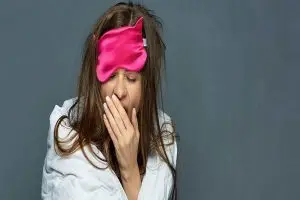 أسباب رائحة الفم الكريهة في الصباح