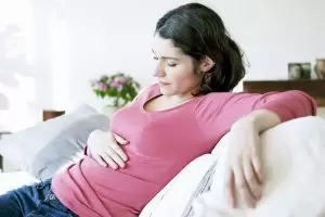 التخلص من انتفاخ الدورة الشهرية بطرق طبيعية